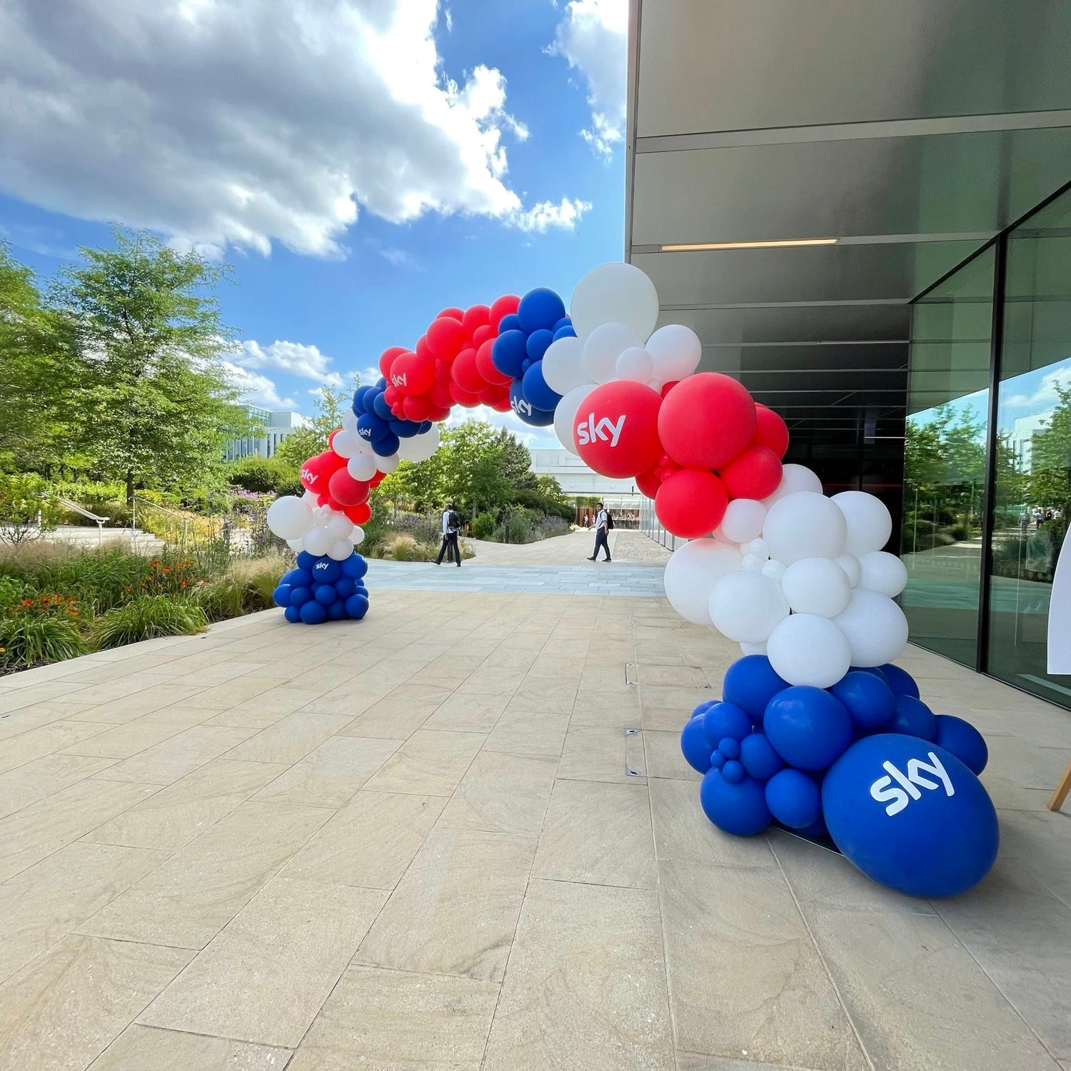 SKY-TV-SUSTAINABLE-BALLOON-ARCH